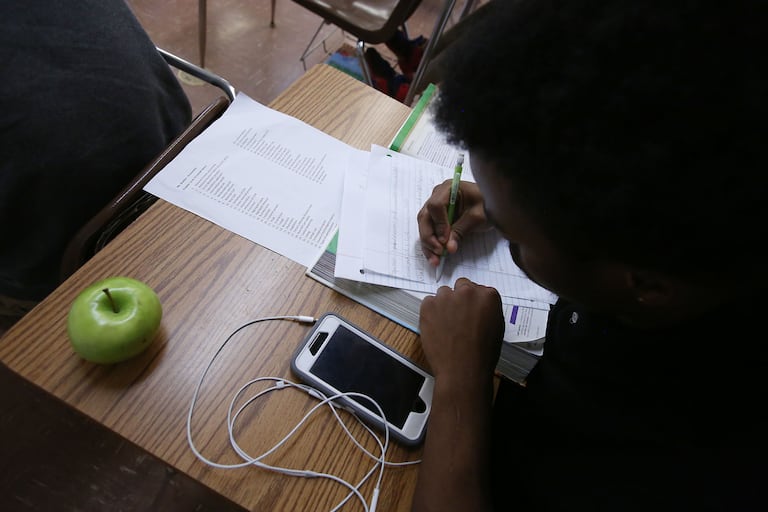 Before crafting school cellphone policy, NYC and state officials seek more information